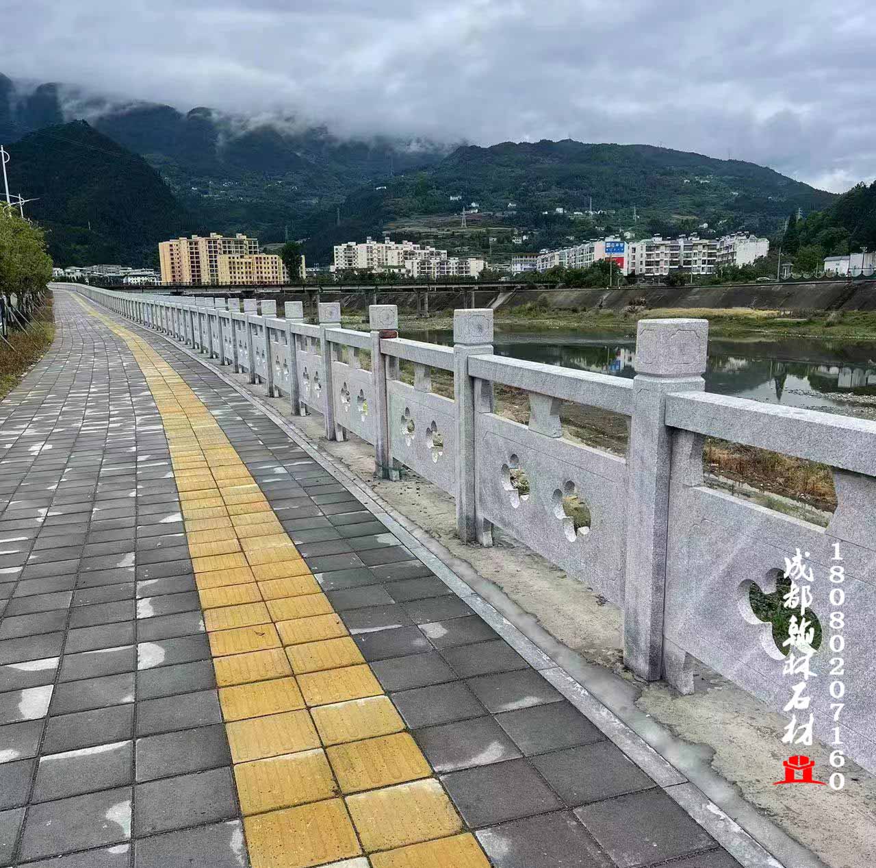 四川芝麻灰河道欄桿廣元項目 