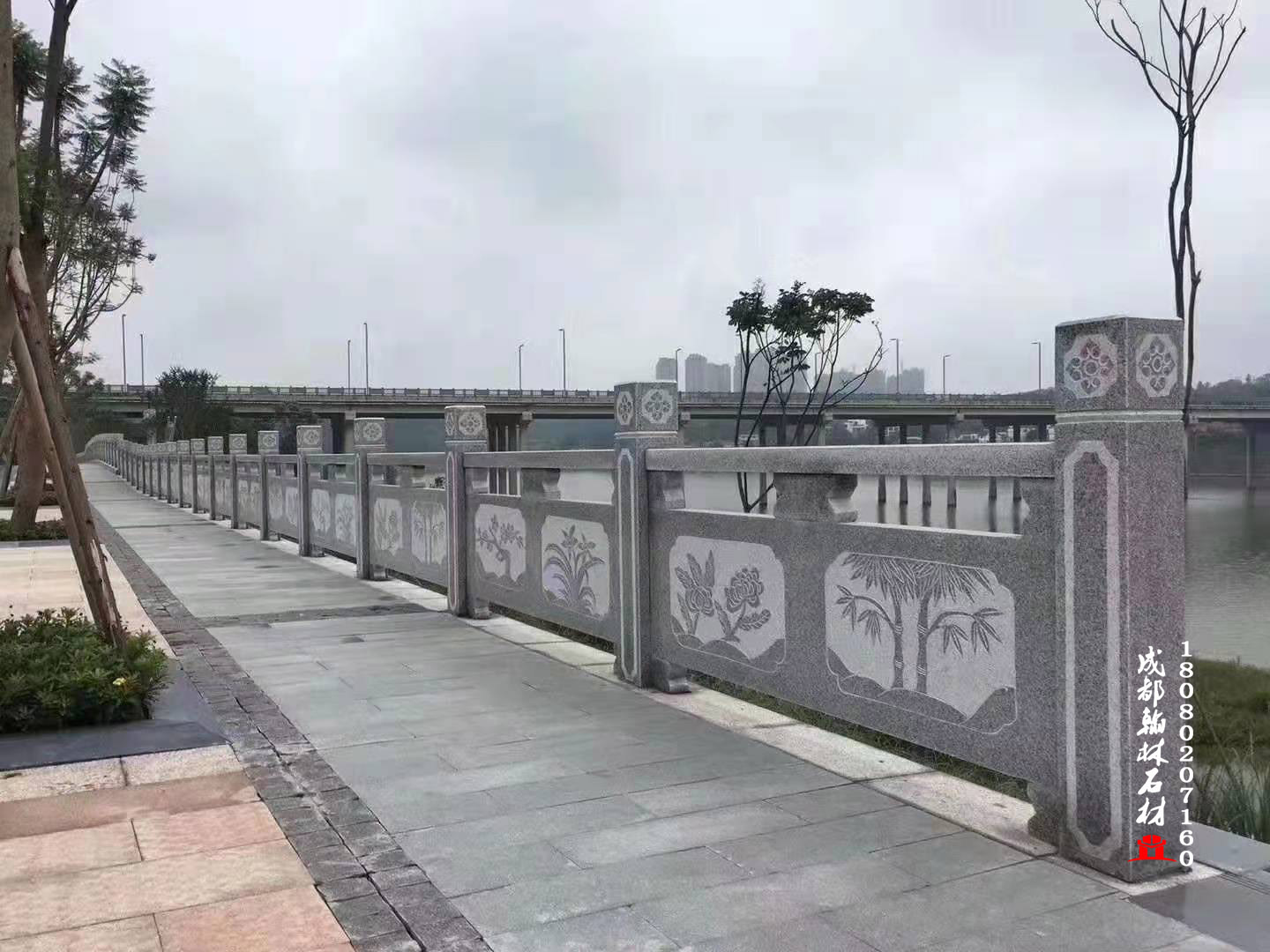 花崗巖芝麻灰磨光河道橋欄桿四川 